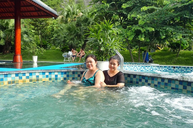 thu-gian-tai-suoi-nuoc-nong-kenh-ga-ninh-binh