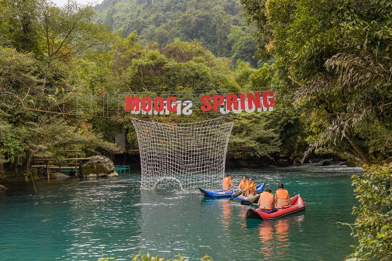 du-lich-suoi-mooc-quang-binh