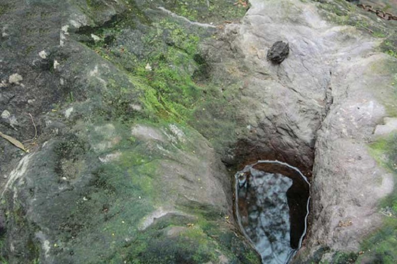 gieng-coc-bai-da-nhay-quang-binh