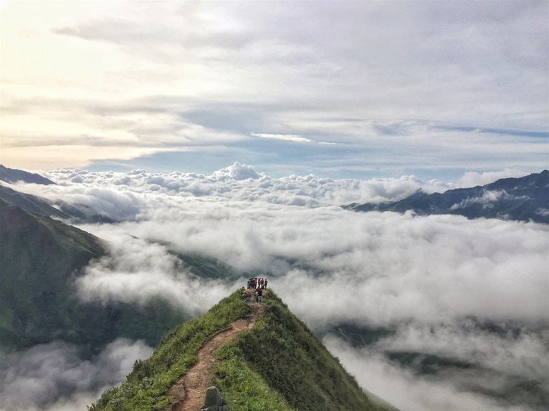 san-may-tren-song-lung-khung-long