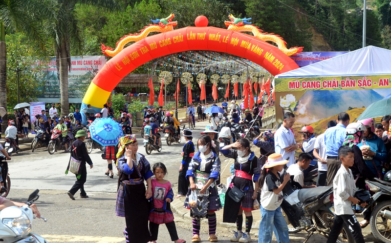 tham-gia-le-hoi-mua-vang-mu-cang-chai