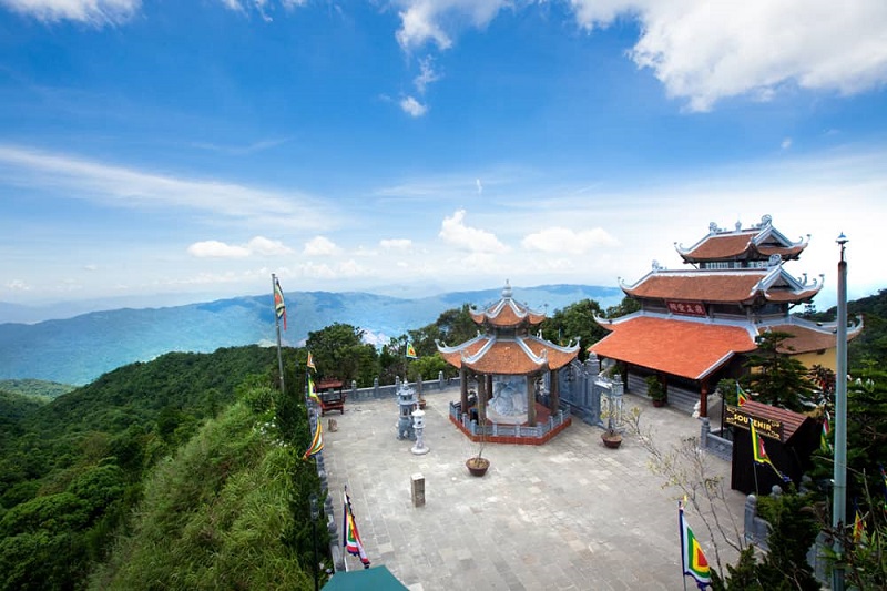 den-linh-chua-linh-tu