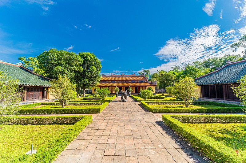 lang-gia-long-hue