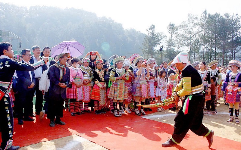 le-hoi-thang-2