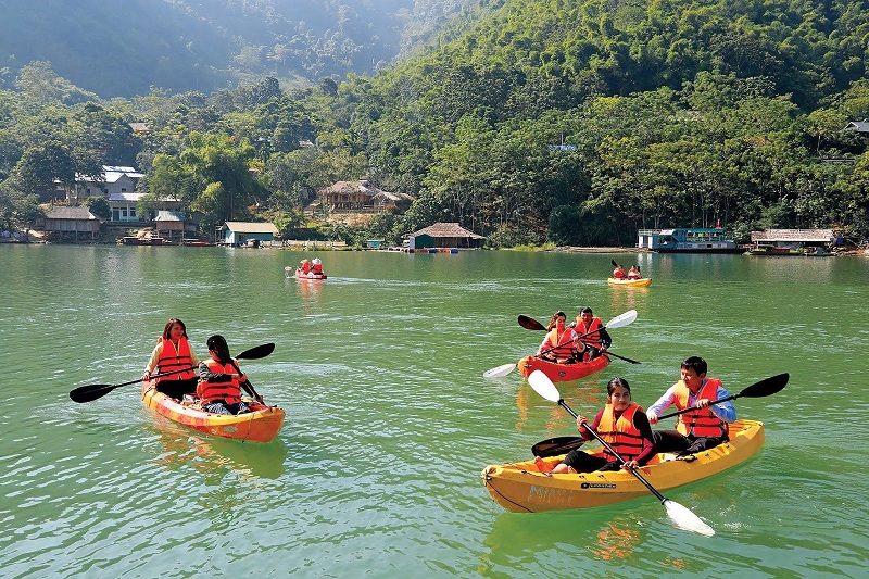 cheo-thuyen-kayak-khu-du-lich-sinh-thai-hoa-bac