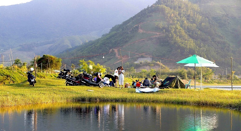 di-chuyen-bang-xe-may-den-khu-du-lich-hoa-bac-da-nang