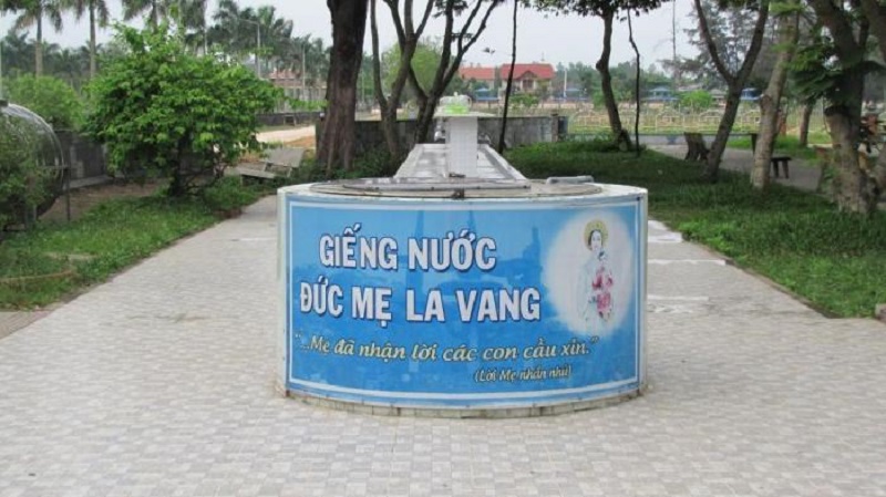 gieng-duc-me-la-vang-hue