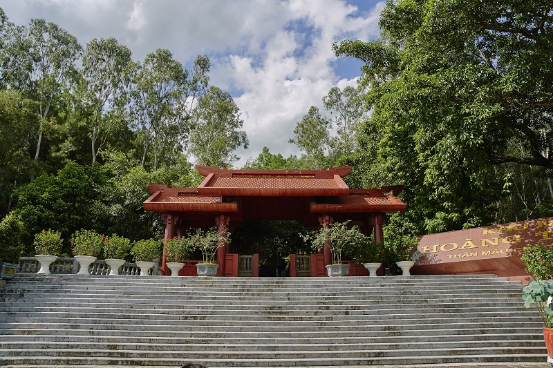 khu-mo-ba-hoang-thi-loan