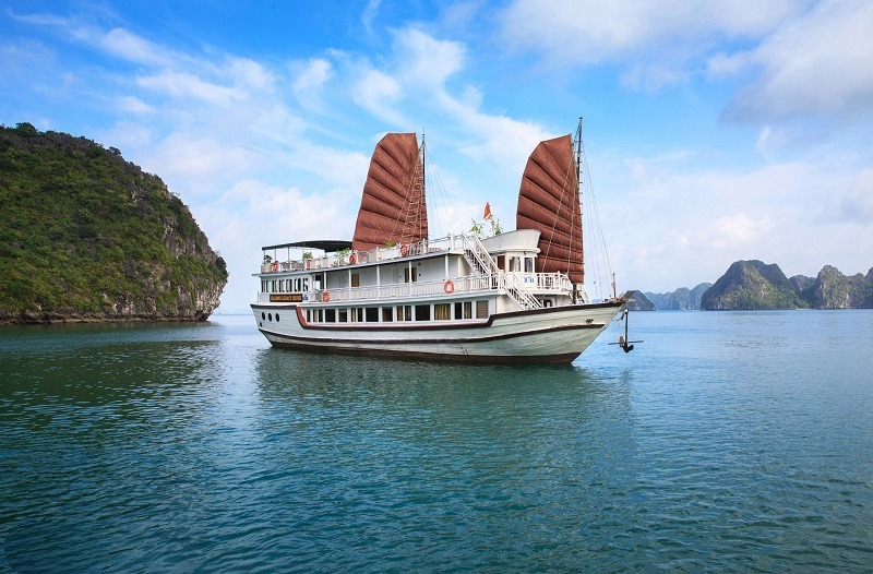 tau-tham-vinh-ha-long-trai-nghiem-ky-quan