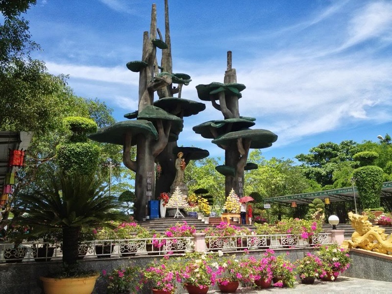 thanh-dia-la-vang-hue-duc-me