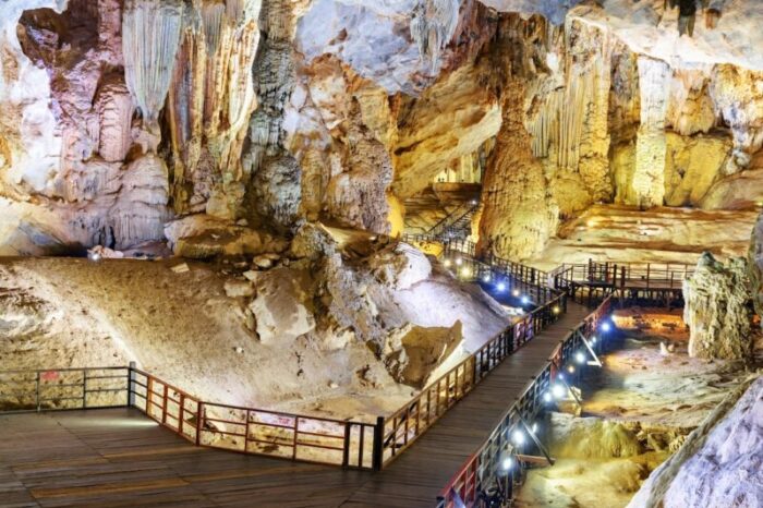 Tour Quảng Bình – Động Thiên Đường – Suối Moọc 3 Ngày 2 Đêm