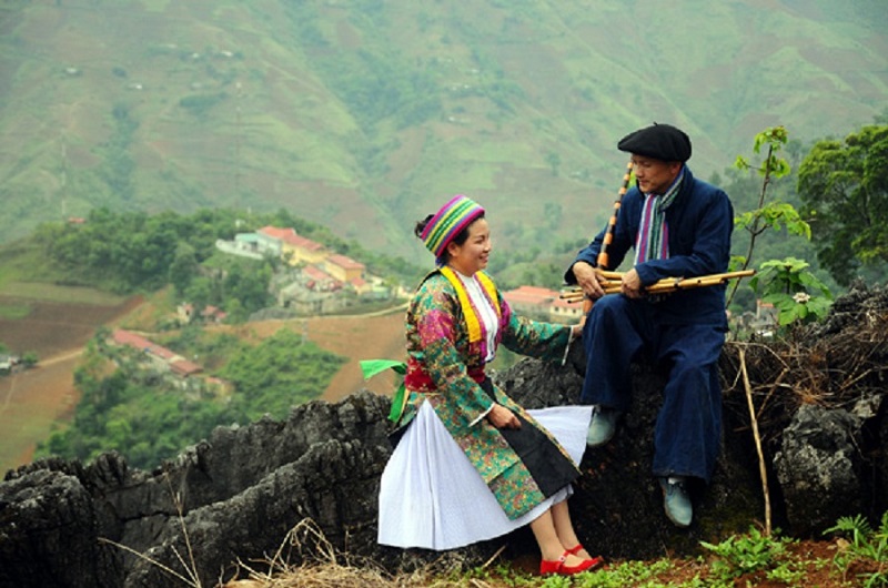 cho-tinh-khau-vai-gap-go-nhau