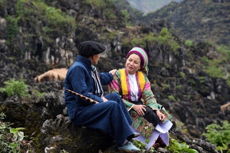giao-luu-van-hoa-cho-tinh-khau-vai