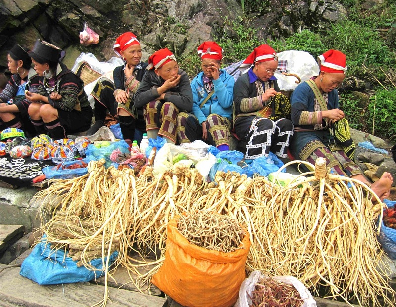 mua-dac-san-ta-cac-phien-cho-vung-cao