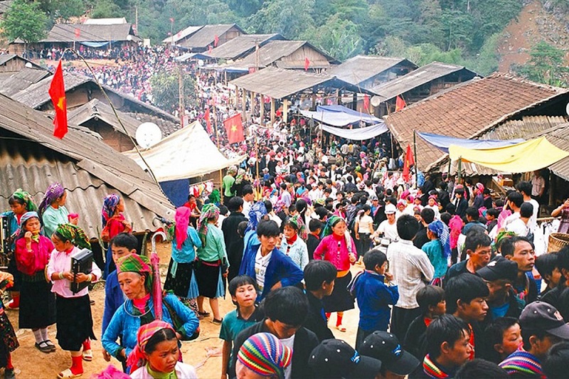 mua-gi-o-cho-tinh-khau-vai