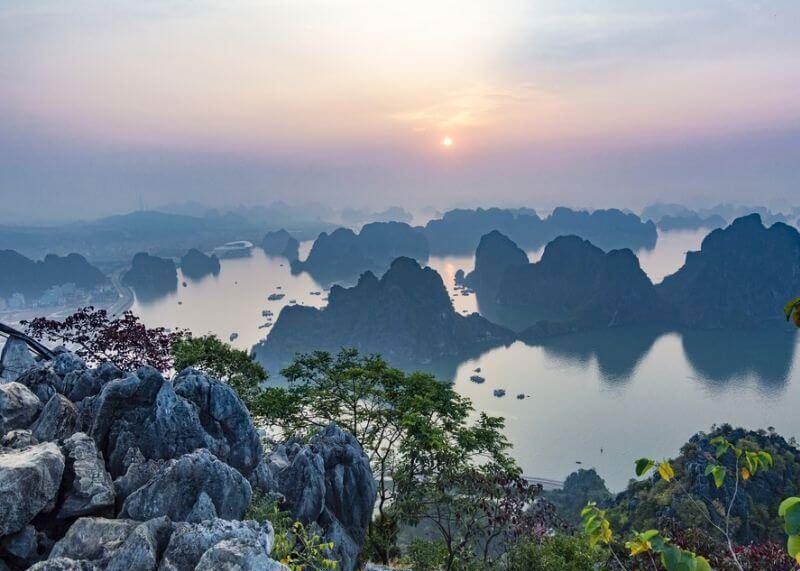 nui-bai-tho-ha-long