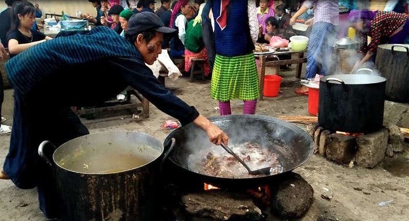 thuong-thuc-mon-an-cho-tinh-khau-vai