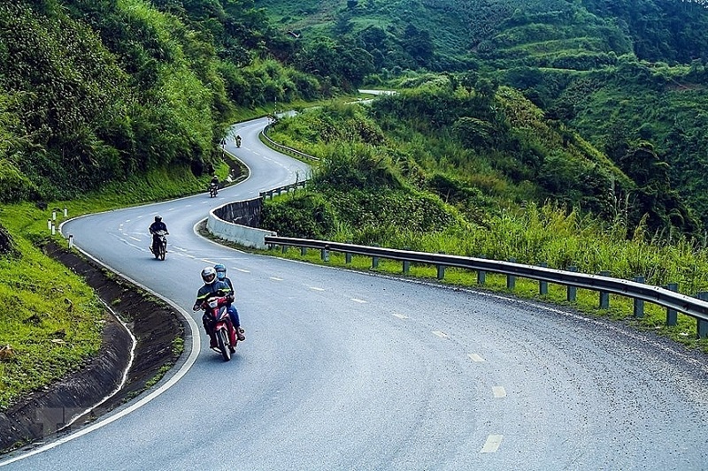 cung-duong-doi-nui-tay-bac-hung-vi