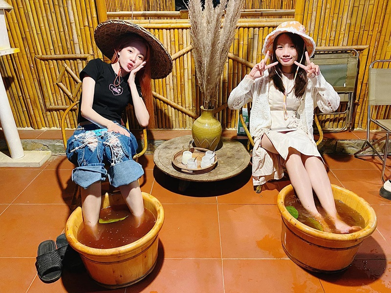 ngam-chan-tam-la-che
