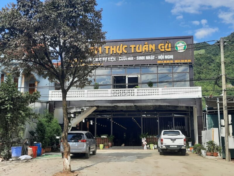 nha-hang-tuan-gu-moc-chau