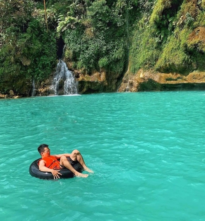 tam-thac-ngam-minh-duoi-long-thac-7-tang-moc-chau