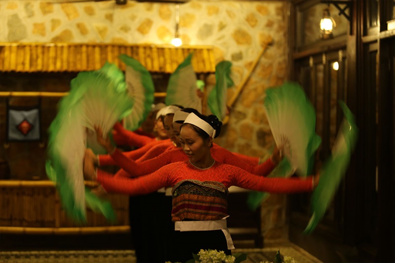 thai-dancing-show