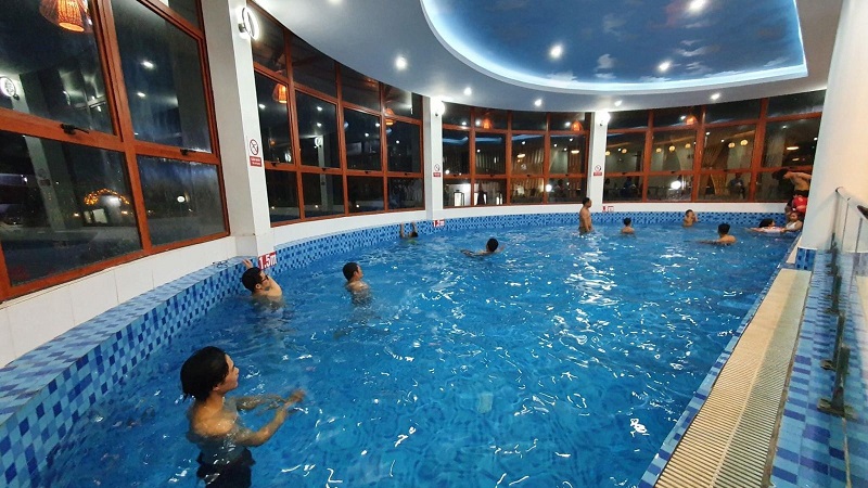 thu-gian-tai-ho-boi-bon-mua-moc-chau-eco-garden-resort