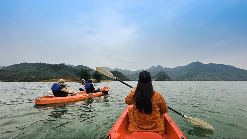 cheo-thuyen-kayak-thung-nai-hoa-binh