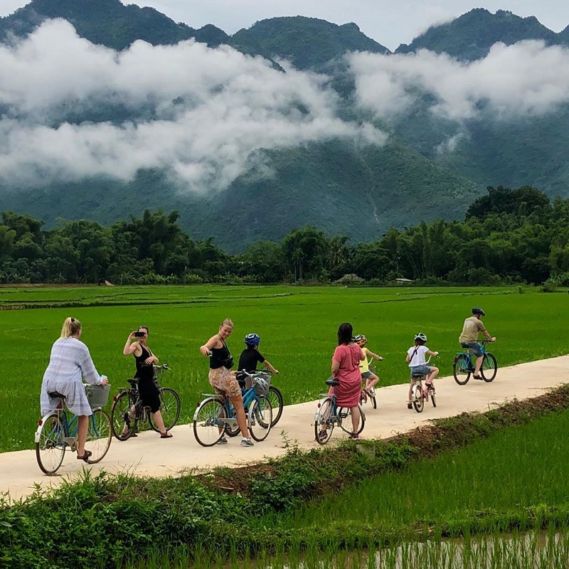 dap-xe-quanh-ban