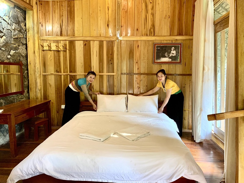 du-lich-la-maison-de-buoc-mai-chau-huong-dan-dat-phong