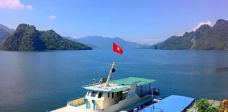 du-thuyen-ngam-thung-nai-hoa-binh