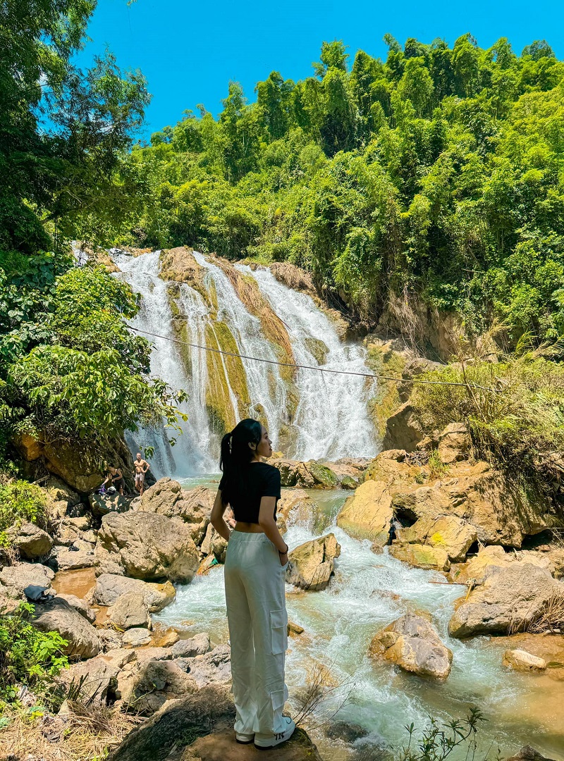 kham-pha-duong-mon-quanh-thac-go-lao