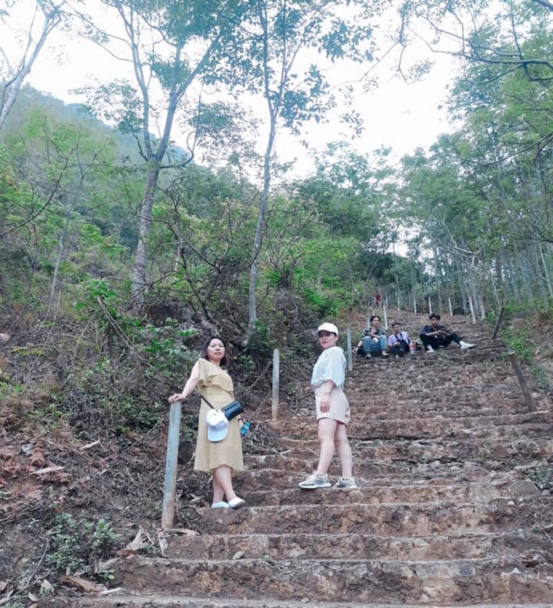 lao-bac-thang-hang-chieu
