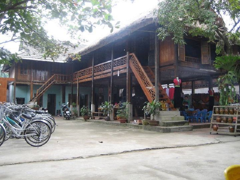 nha-san-2-ban-lac