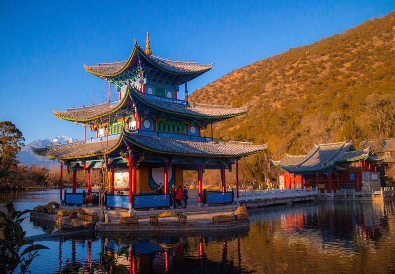 cong-vien-hac-long-dam