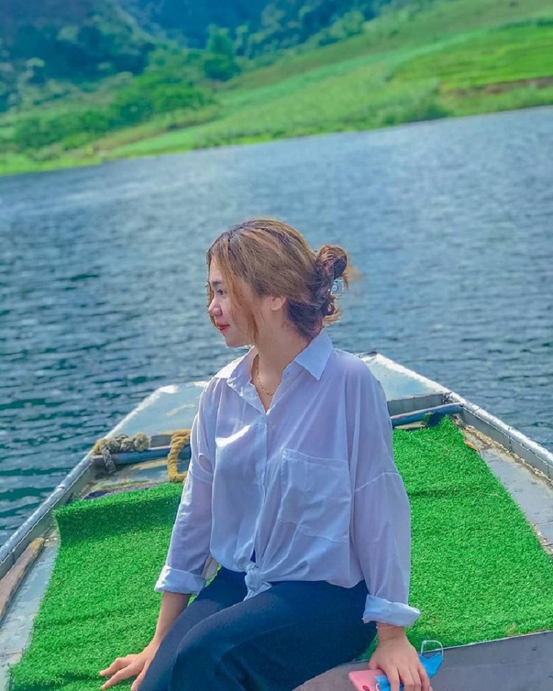 du-thuyen-ho-suoi-chieu