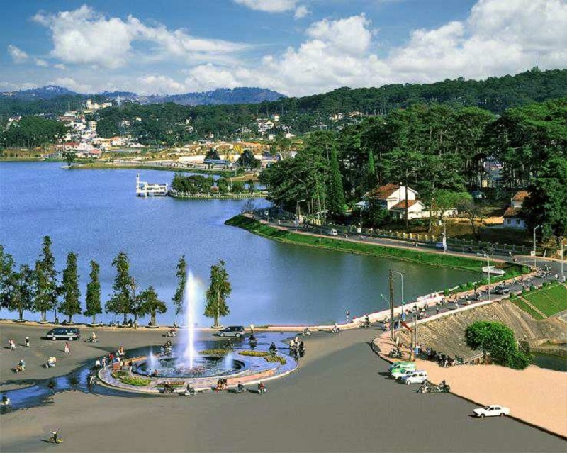 chup-anh-checkin-ho-xuan-huong-da-lat