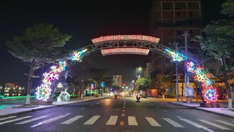 di-chuyen-den-cho-dem-quy-nhon