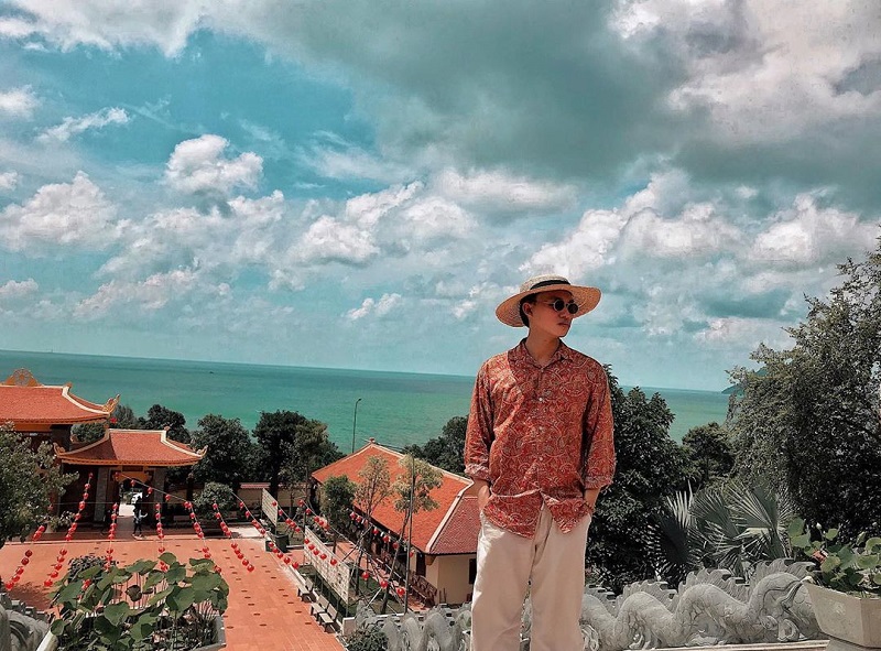 van-canh-tan-huong-khong-khi-thanh-tinh-chua-ho-quoc