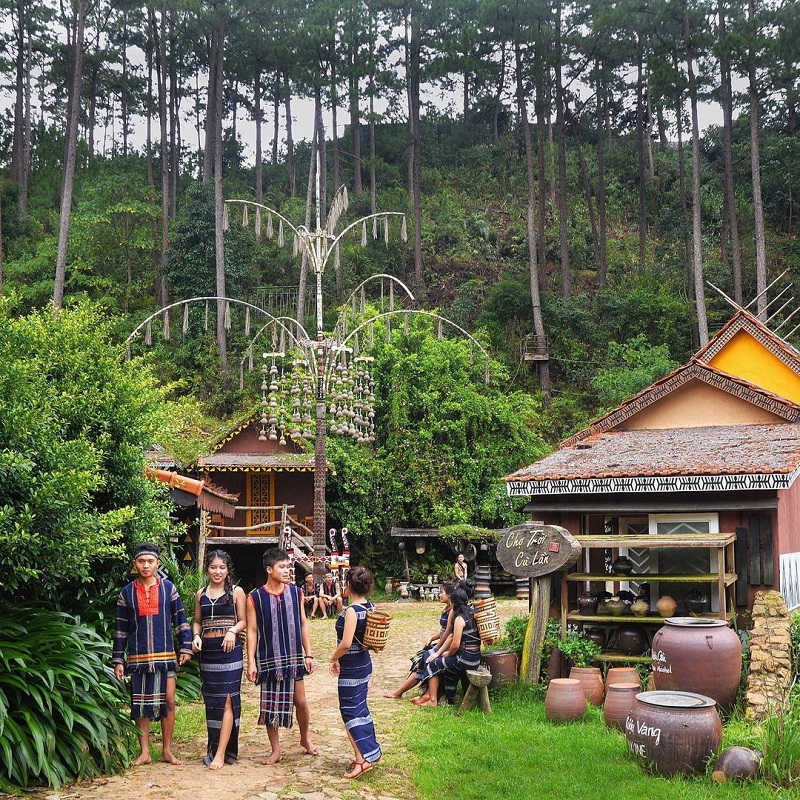 ve-vao-lang-cu-lan-da-lat