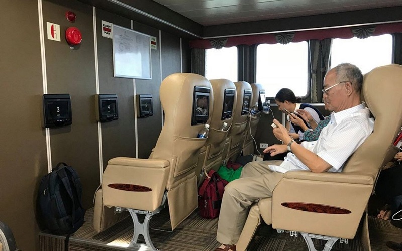 thu-gian-trong-khoang-tau-cao-toc-ha-tien