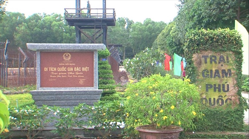 ve-vao-nha-tu-phu-quoc
