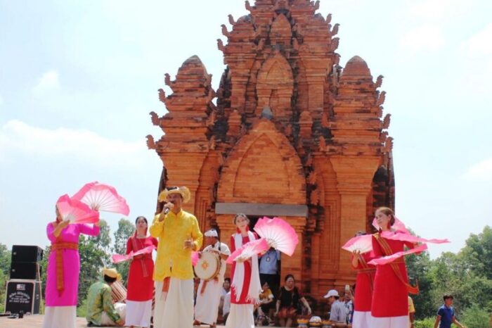 Tour K9 Đá Chông – Làng Văn Hóa Du Lịch Các Dân Tộc Việt Nam 1 Ngày