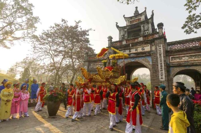 Tour Đền Hai Bà Trưng – Đền Sóc – Thành Cổ Loa 1 Ngày