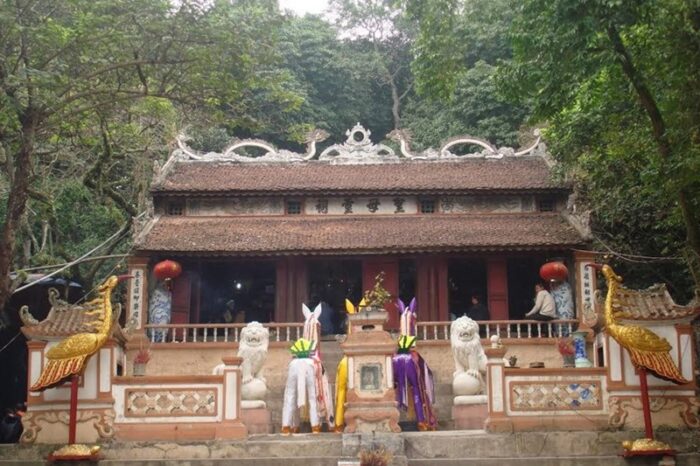 Tour Đền Am Tiên – Núi Nưa – Đền Sòng Sơn – Đền Cô Chín 1 Ngày