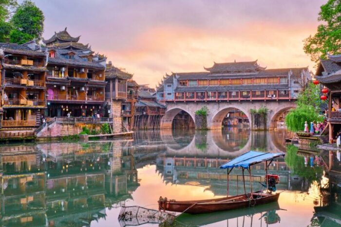 Tour Hà Nội – Dương Tử – Phượng Hoàng Cổ Trấn – Thất Tinh Sơn 5 Ngày 4 Đêm