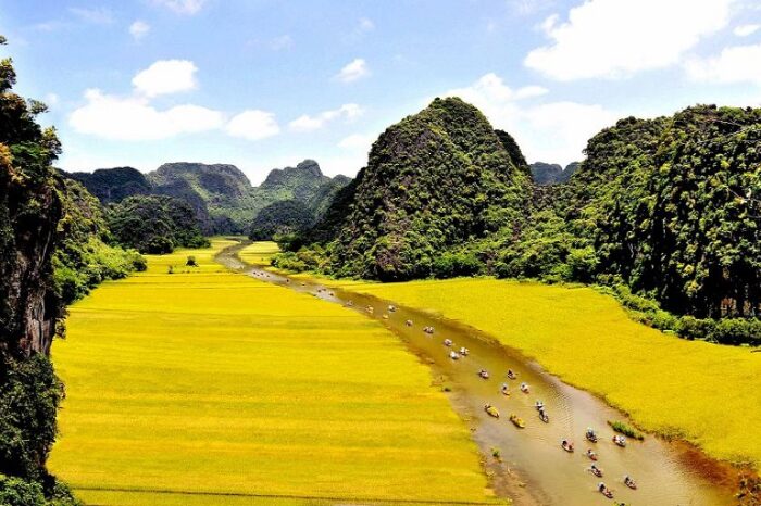 Tam Cốc Tràng An: Nên Đi Đâu Trước? Kinh Nghiệm Kết Hợp Trong Ngày